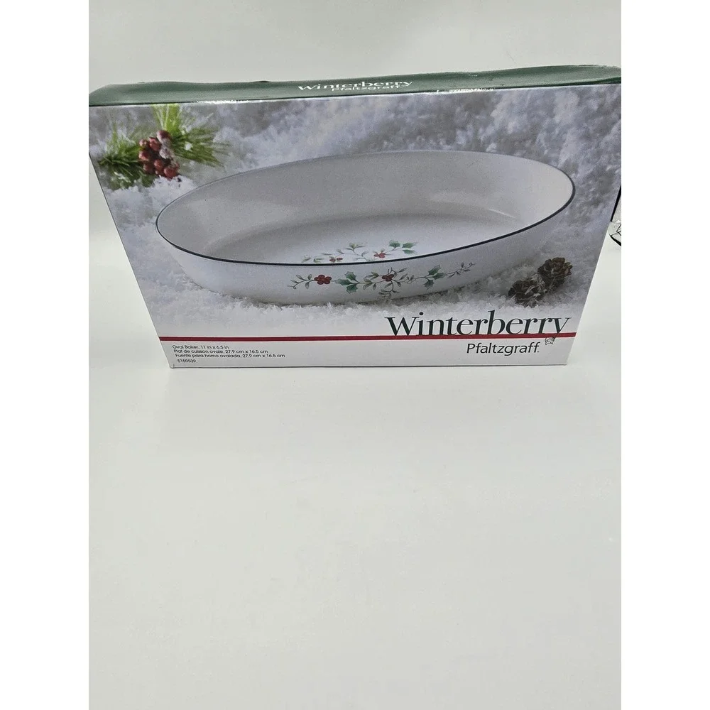 Pfaltzgraff Winterberry Oval Baker 11 x 6.5 Stoneware Holiday Holly 5159539 NEW